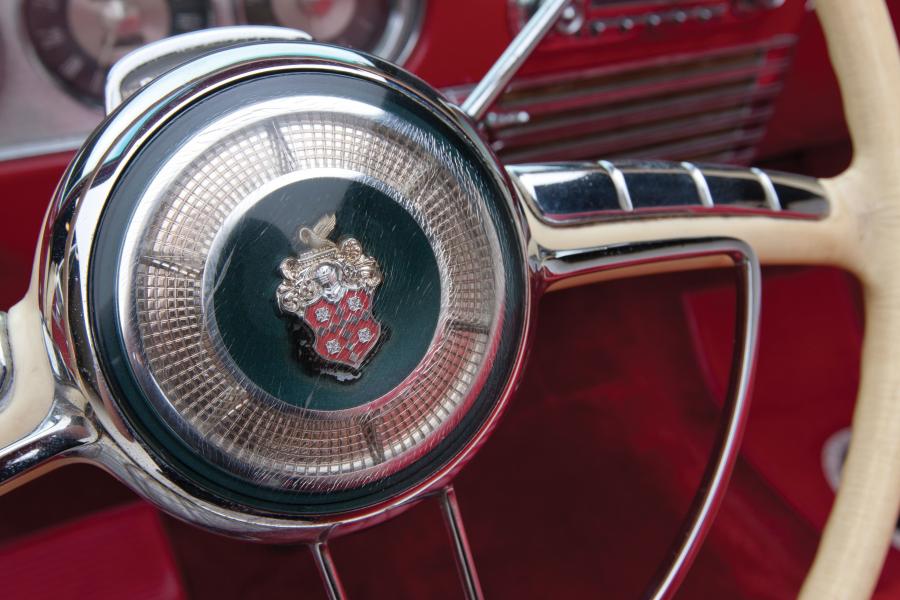  Packard Caribbean Convertible White 1953 года  (фото 8 из 19)